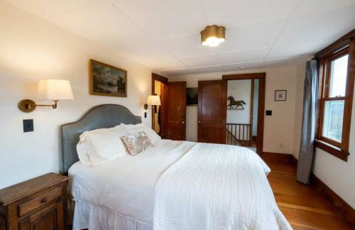 Berkshire Vacation Rentals: Centrally Located Historical Home - Foto 14