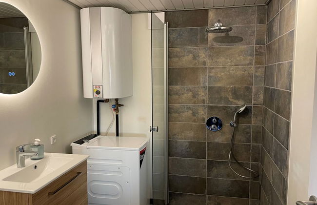 "Roar" - 500m from the sea - Photo 3