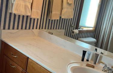 Top Floor Luxury, Sauna, Private Pool, Lake Bellaire Beach, 5 beds, 4 full bath - Foto 29