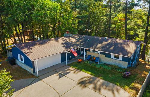 Antiquing and Fishing Riverfront Waupaca Home! - Foto 43