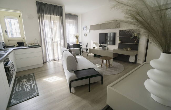 Charming and Modern Three-bedroom Apartment in the Heart of the City of Asti - Foto 11