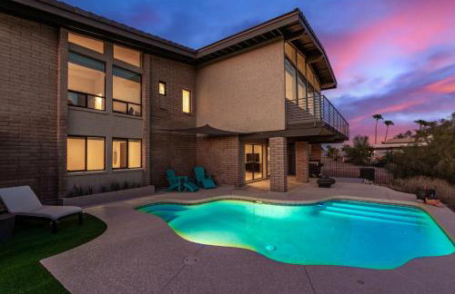 3BR Retreat with Heated Pool, BBQ and Mountain Views - Foto 17