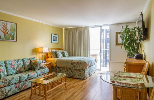 Tropical Studios at Marine Surf Waikiki - FREE PARKING - BEST LOCATION - FULL KITCHEN - SWIMMING POOL - Foto 2