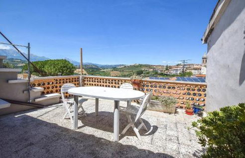Nice Apartment In Castilenti With Wifi - Foto 2