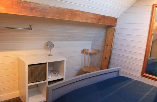 The Scullery - a quirky annex with wood fire - Foto 47