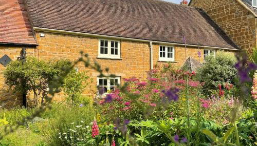 Cotswolds Cottage Ilmington with Wood Burning Stove & BBQ - pet friendly - Foto 1
