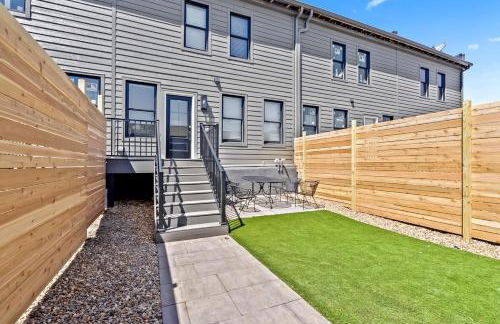 Brick Beauty Downtown, 3BR, Fenced Yard, Garage! - Foto 8