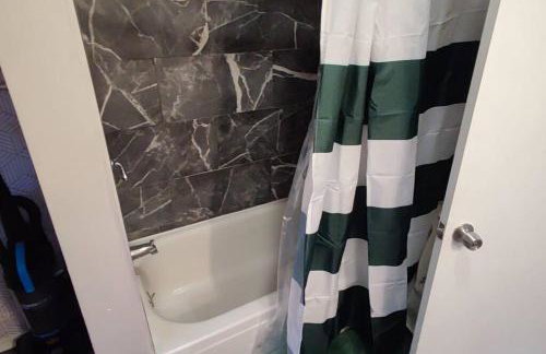 Downtown Charm Two Bedroom Home - Foto 47