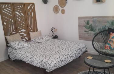 Studio 23 m2, proche centre, calme, WIFI, pk - Photo 1