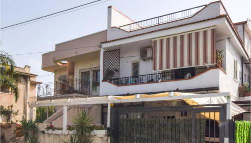 Nice Apartment In Reggio Calabria - Foto 2