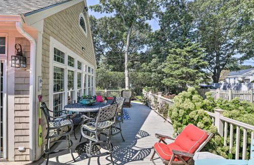 Cape Cod Cottage with Deck, Grill, and Games! - Foto 33