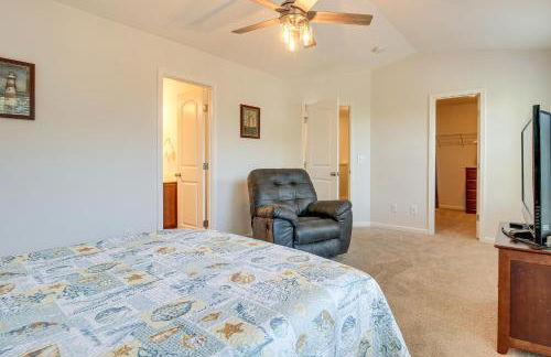 Dog-Friendly Home with Pool Access Near Oak Island! - Foto 14