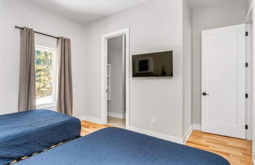 Side-by-Side Homes with Hot Tubs - Sleeps Over 20 Guests - Photo 36