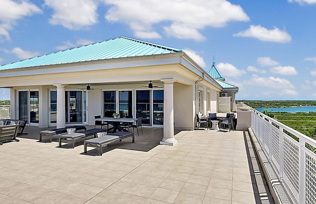 Luxury Penthouse Condo With 360 Oceanviews - Photo 12