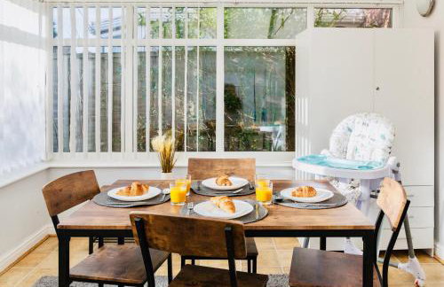 Cozy 3-Bed Retreat Near Manchester Airport Ideal for Families & Groups - Foto 36