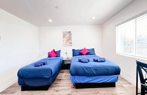 Cozy 3 BR Townhouse with Balcony - Photo 32