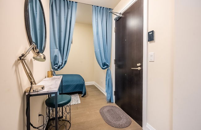 Modern Apartments in North York - Photo 7