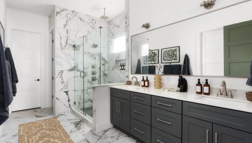 Heated Pool, Game Room, Outdoor Movies, Mins to Downtown, Sleeps 14 - Foto 5, towels, Shower