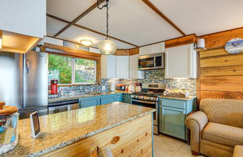 Outdoor Kitchen and Canal Views Cabin in Quilcene! - Foto 10