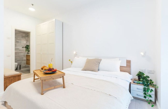 MAMAD - Sunlit Urban Escape with Balcony by Sea N Rent - Photo 24