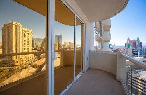 No Resort Fee Strip View Balcony+ Valet Parking - Foto 2
