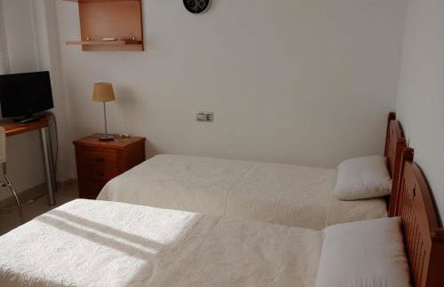 Three-bedroom holiday villa with magnificent pool next to the sea and golf courses - Photo 19