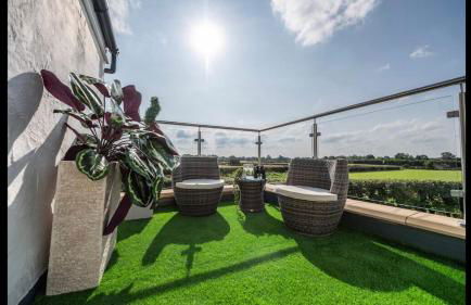 Stunning views, Hot tub, 5 mins to Chester - Photo 33