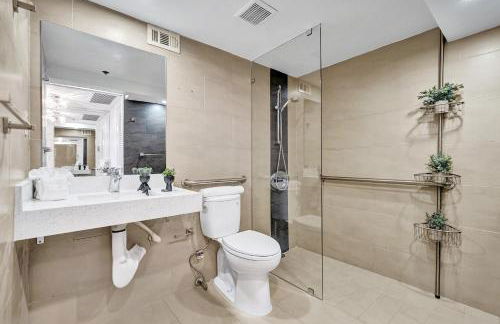 Breathtaking resort condo w beach service Unit 908 - Foto 15