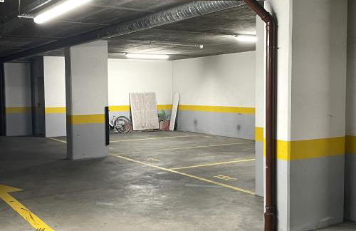 Lux Apt in Priv Condo with Pool, near Beach, Parking & Easy Access to Lisbon - Foto 12