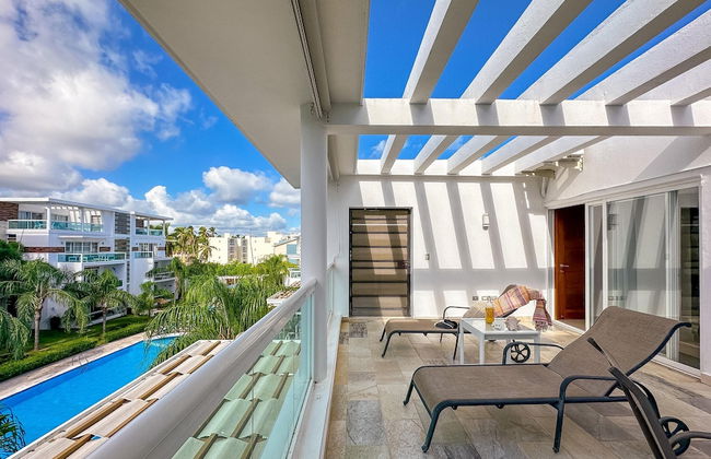 Incredible 3 BR Penthouse w BBQ Jacuzzi - Photo 1