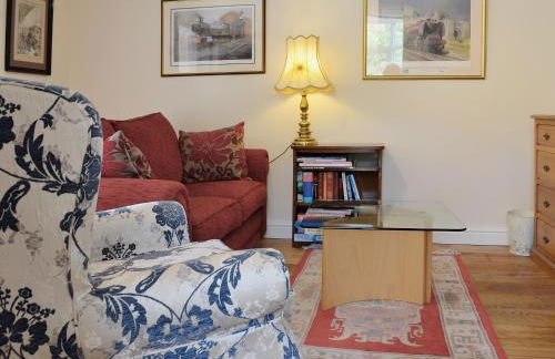 Porter's Lodge - Photo 3