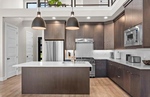 New East Deer Valley, 1 min, 994 New luxury 5br Twin House, Hot Tub, Lake view, Park City 10 min - Photo 9