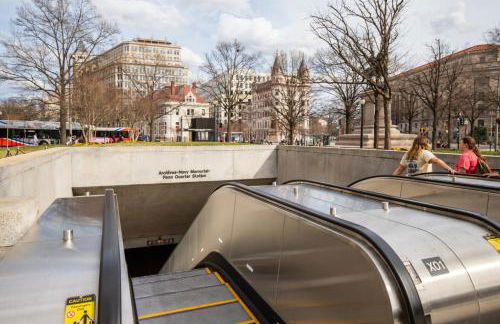 Penn Quarter 2BR w Gym Pool nr National Mall WDC-167 - Foto 31