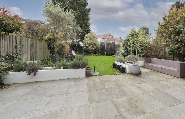 Wonderful Family Home With Garden Near Twickenham by Underthedoormat - Foto 35