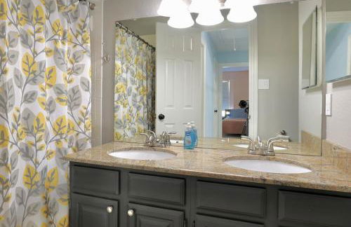 Gorgeous 4 bedroom 2,5 bath Home with Heated Pool, Spa & Game Room close to DFW Airport - Photo 10