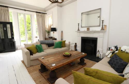 Perfect Retreat in Luxury & Historical Manor House - Photo 35