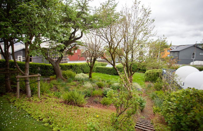 3 Storey 5 Bedroom, 3 Bathroom House in the Center of Tórshavn - Photo 22