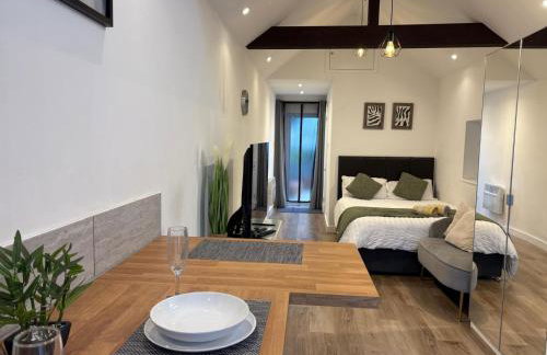 Stylish Detached Studio, Banstead with off street Parking - Photo 1