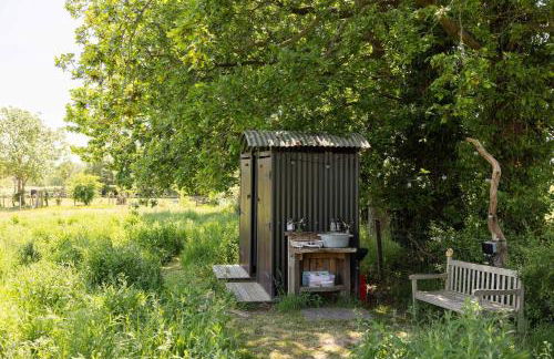 Harbour Ranch Hut - Rustic Countryside Escape - Photo 17