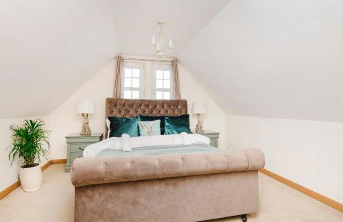 JOIVY Greenknowes Farmhouse with Hot Tub and Bar - Photo 48