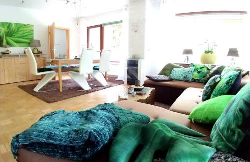 Moderne große Wohnung in herrlichem Naturgrundstück - Foto 1