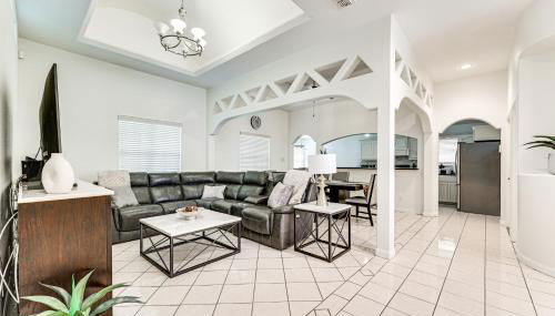 Fenced Yard Home Near Hospitals in Edinburg! - Photo 4