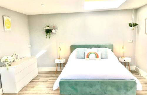 Detached, peaceful, spacious with easy access and very large garden - Foto 16