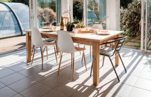 Tipoz'Immo - Belle Bretagne piscine chauffée - proche de la mer - wifi inclus - linge inclus et lits faits - jardin clos - animaux bienvenus - proche des commerces et des attractions touristiques - Foto 4