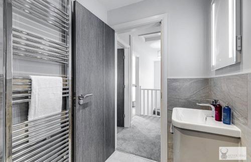 Elegant 5-Bed House with ample parking - Foto 12