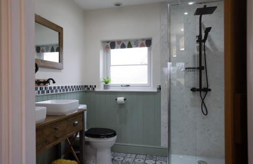 Family Country Cottage with Stunning Mountain Views - Photo 16