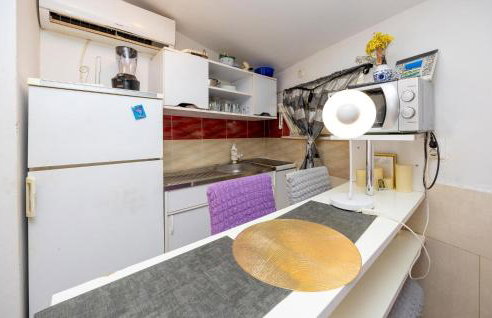 Awesome Apartment In Split With Wifi - Photo 6