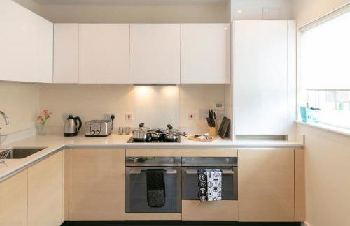 Modern & Exquisite Trumpington Townhouse with Parking & 5 mins to Papworth hospital - Foto 18