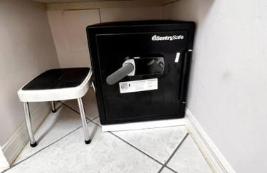 Waterfront Home With Heated Pool/Jacuzzi and only 1mile to beach - Foto 35