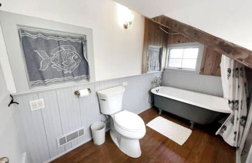 Historic Estate - 5 min to Mohawk Mt Ski Resort - Foto 27